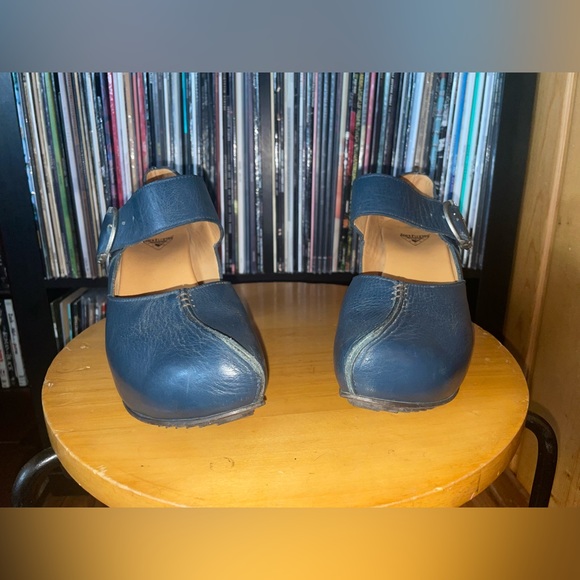 Fluevog Navy Prepare Guide Size 9 - Picture 3 of 9